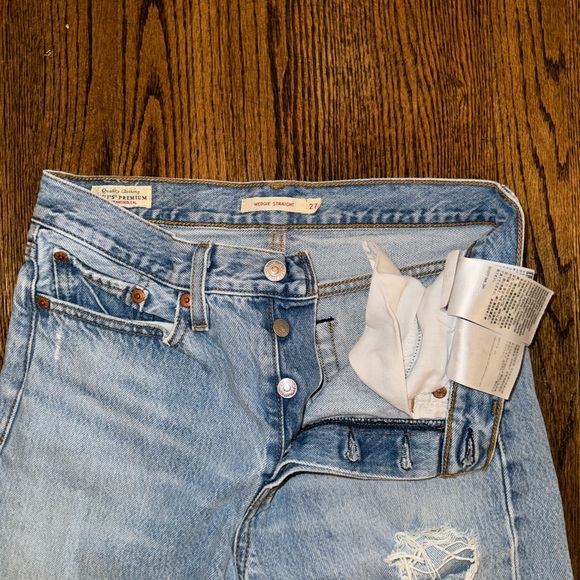 Levi’s Wedgie Straight Jeans - Picture 3 of 3